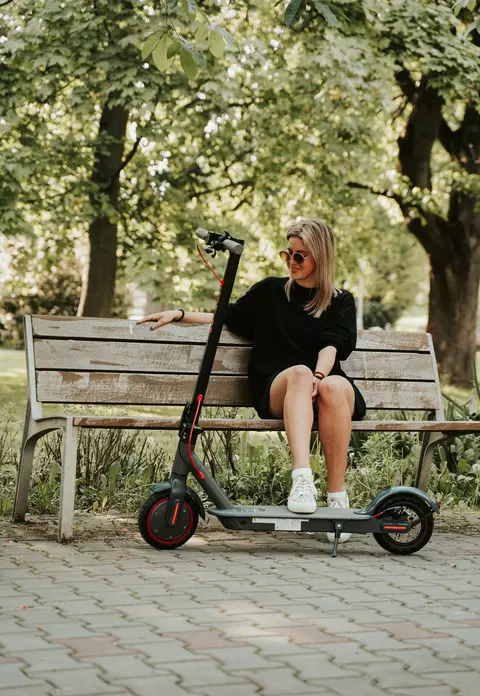 Cel mai bun mijloc de transport? 5 motive pentru a lua în considerare o trotinetă electrică