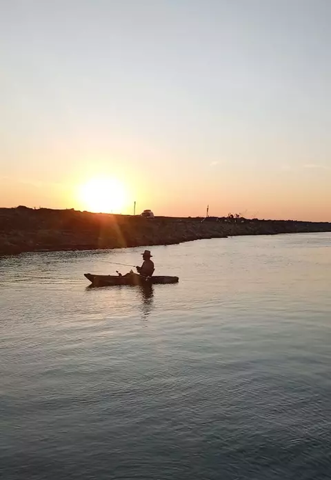 O barcă cu turiști s-a răsturnat în Delta Dunării. Trei adulți și un copil de 3 ani au murit / Căpitănia Tulcea: "Valurile mari nu permiteau ieșirea în mare și navigația în siguranță"