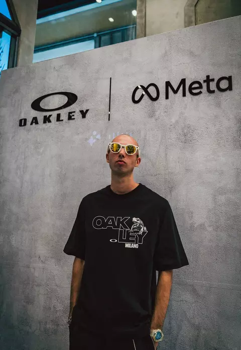 Ochelarii inteligenți Ray-Ban & Oakley Meta AI: stil și tehnologie în același cadru
