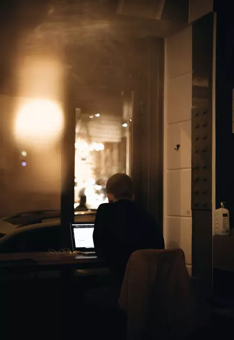 Sondaj eJobs: Peisajul internațional tot mai incert influențează intenția candidaților de a pleca la muncă în străinătate: numai 6,3% au deja un plan stabilit pentru 2026