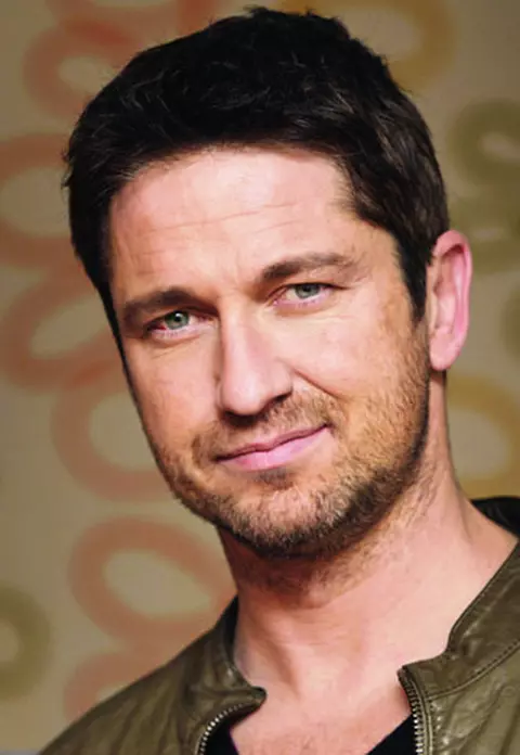 Angelina Jolie vs. Jennifer Aniston - Gerard Butler a recunoscut cine sărută mai bine!