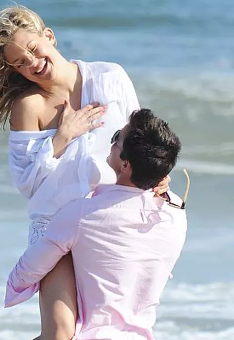 Kate Hudson - Saruturi pe plaja