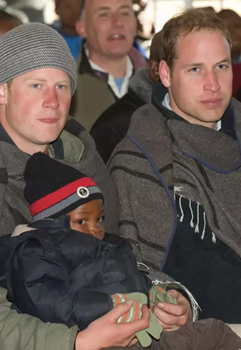 Printii William si Harry, in vizita in Africa