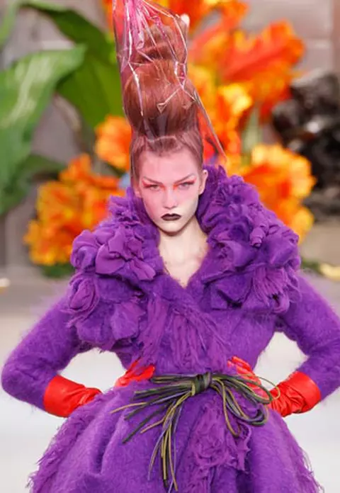 Explozie de culoare la show-ul Dior haute couture toamna-iarna 2010/2011