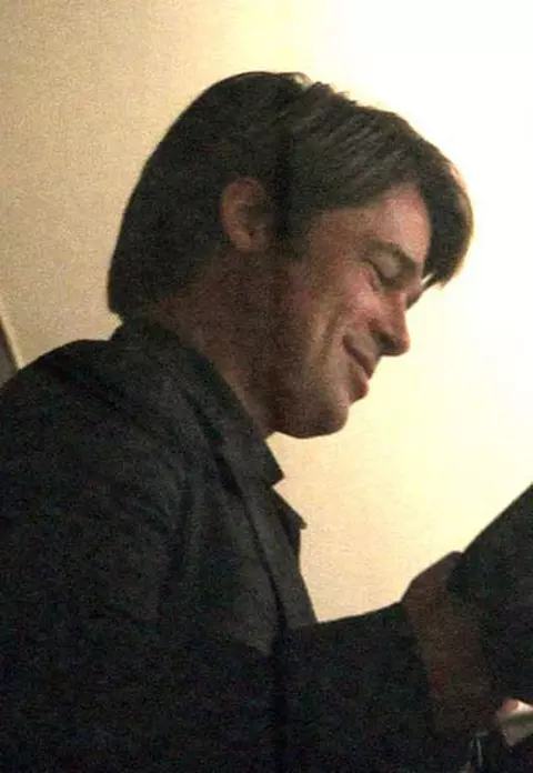 Brad Pitt a renuntat la barba. Si arata cu 10 ani mai tanar...