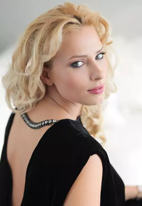 Iulia Vântur: "Mi-ar plăcea să pot să pictez curcubee cu mâna pe cer"