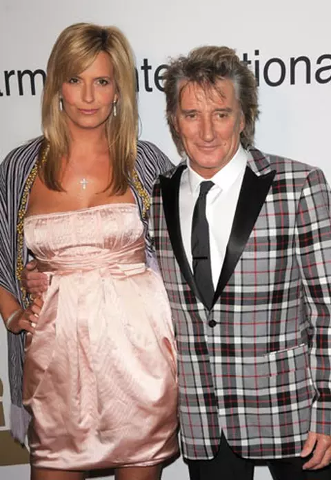 Rod Stewart va fi tata pentru a opta oara