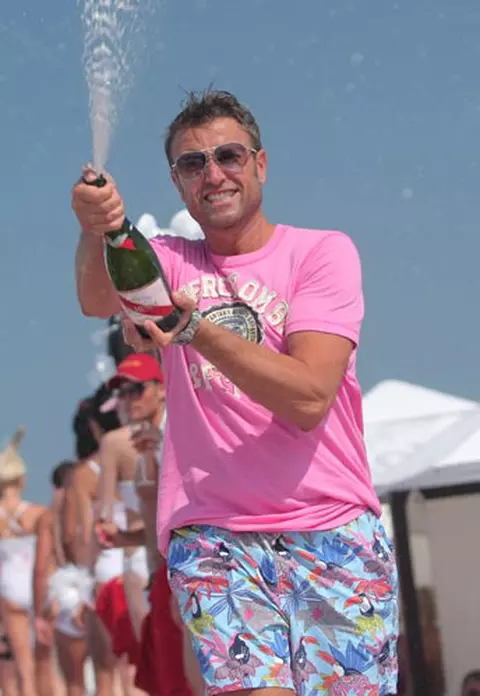 Catalin Botezatu a facut show cu sampanie