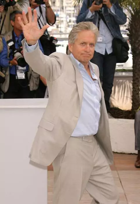 Michael Douglas are cancer la gat