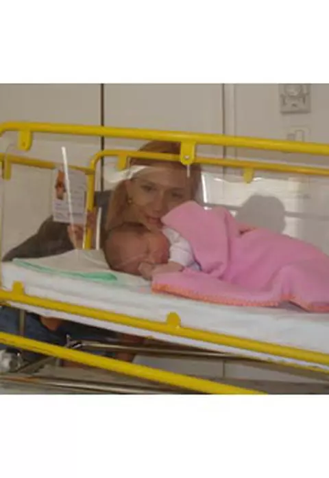 Adela Popescu are o nepotica pe care o va boteza