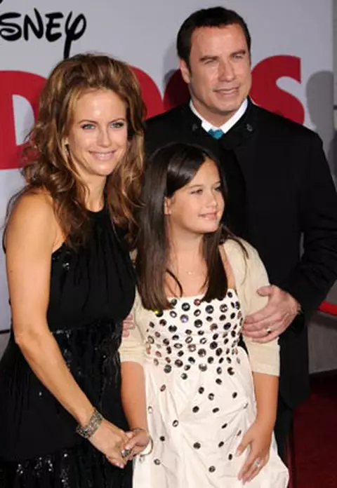 John Travolta si Kelly Preston vor avea un baiat