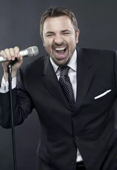 Horia Brenciu isi serbeaza ziua de nastere pe scena