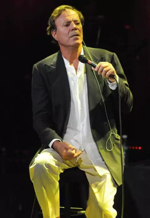 S-a casatorit Julio Iglesias