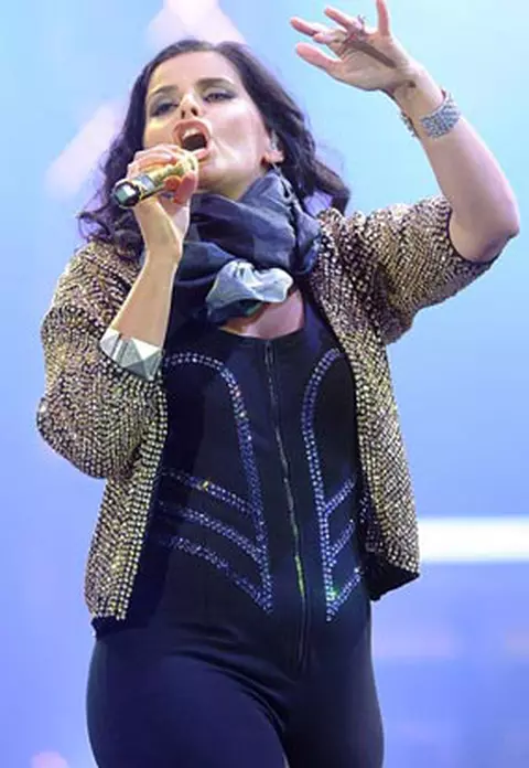 Nelly Furtado - Cu multe kilograme in plus