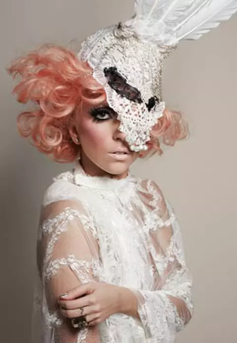 Lady Gaga si aparitiile sale extravagante