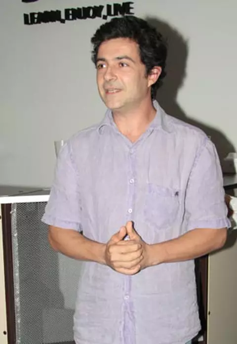Mihai Calin merge la cursuri de dans