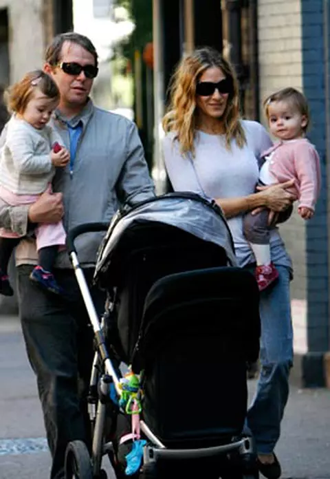Sarah Jessica Parker, cu gemenele la plimbare