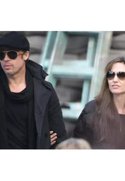 Brad Pitt, in vizita la Angelina pe platourile de filmare