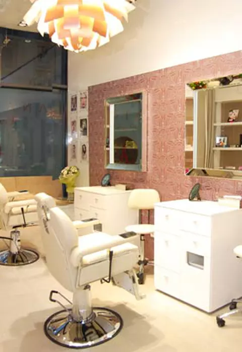 Primul salon Anastasia Soare din Romania