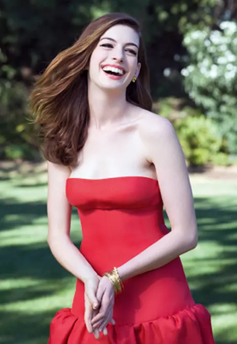 Anne Hathaway - Interviu exclusiv - VIDEO