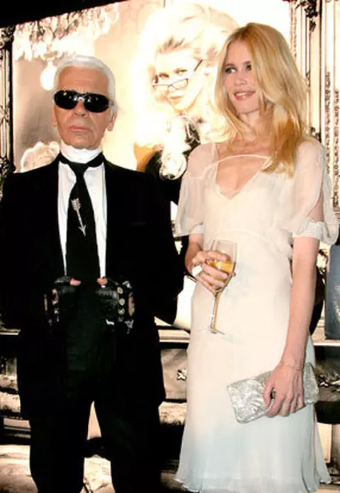 Petrecere cu sampanie acasa la Karl Lagerfeld