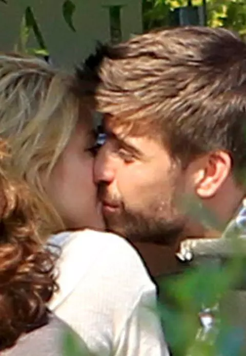 Shakira si Gerard Pique - Saruturi si imbratisari la Barcelona