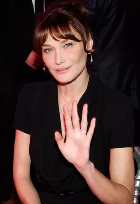 Este Carla Bruni-Sarkozy insarcinata cu gemeni?