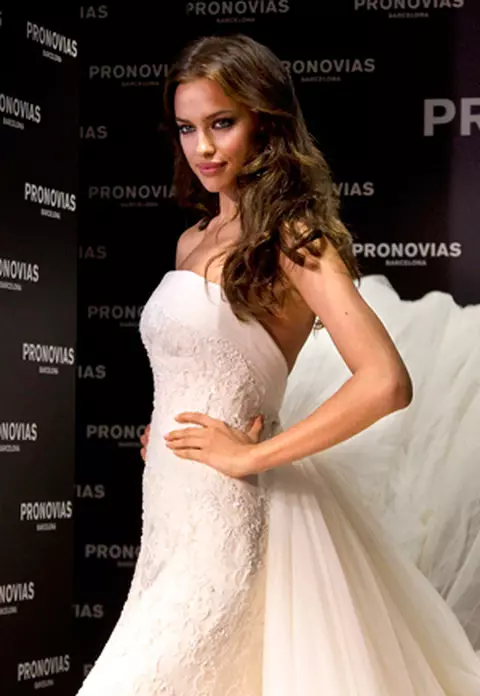 Irina Shayk, iubita lui Ronaldo, in rochie de mireasa