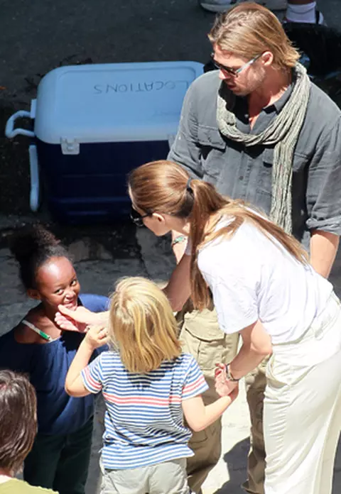 Brad Pitt - Vizitat de fetitele sale, Zahara si Shiloh