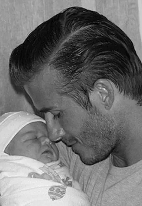 Primele fotografii cu Harper Seven, fiica Victoriei si a lui David Beckham