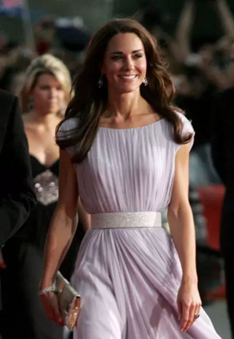 Kate Middleton, printre cele mai bine imbracate personalitati. Vezi cine mai e in top!