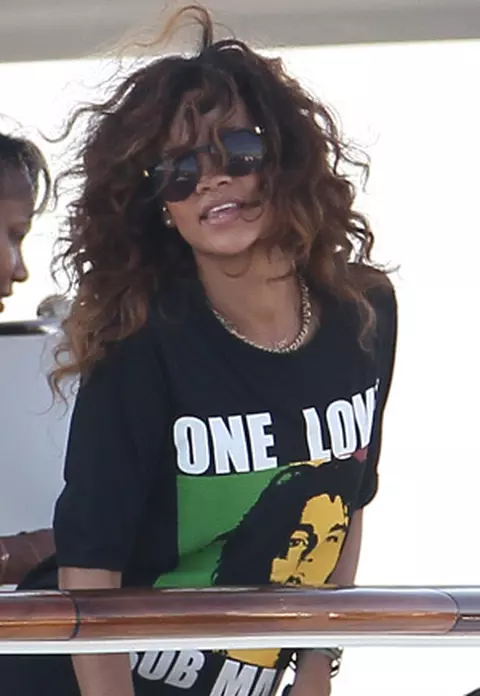 Rihanna - Vacanta la St Tropez pe un iaht de lux