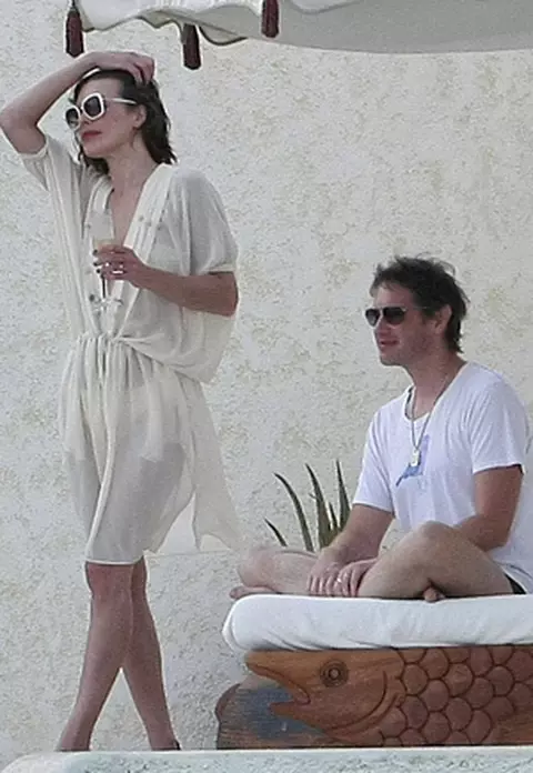 Milla Jovovich - Secretele unei vacante de vis in Mexic