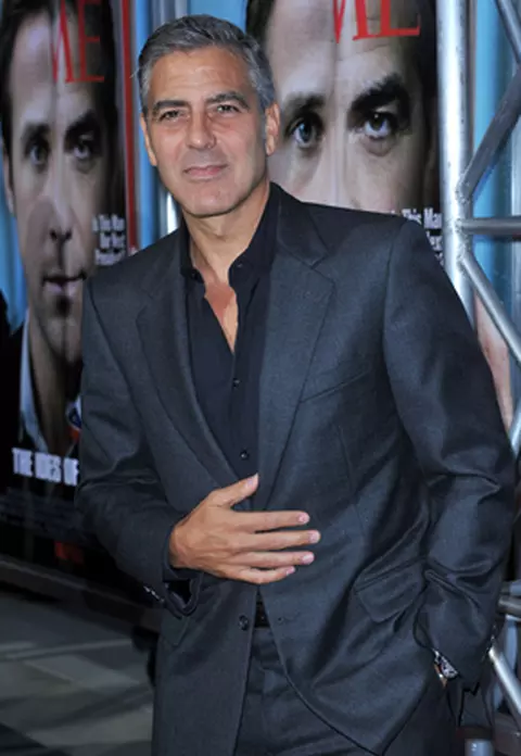 George Clooney, cu iubita la premiera filmului "The Ides of March"