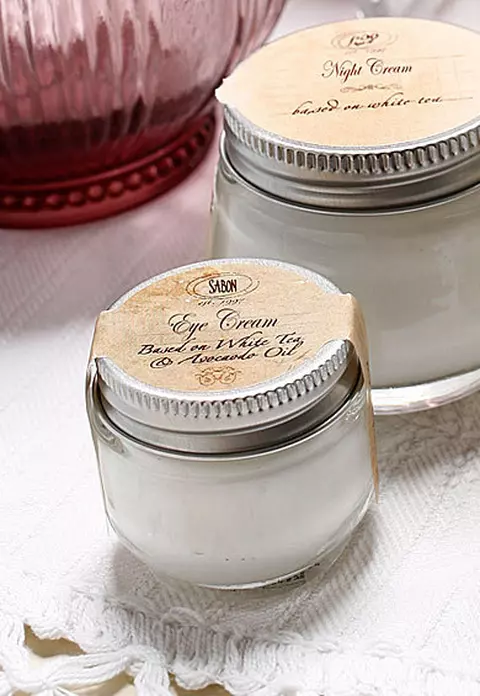 Crema de ochi pe baza de ceai alb si avocado de la Sabon