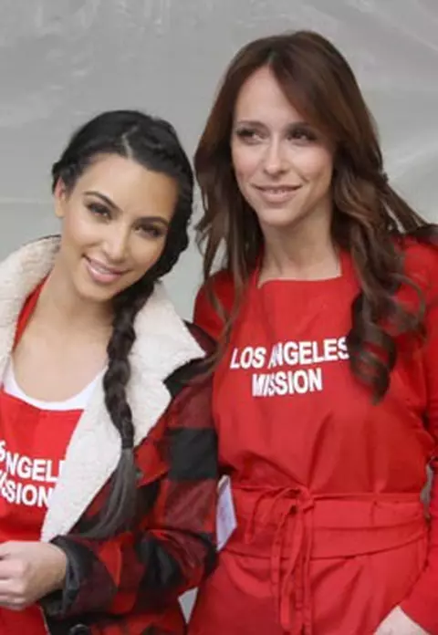 Thanksgiving comunitar pentru Kim Kardashian si Jennifer Love Hewitt