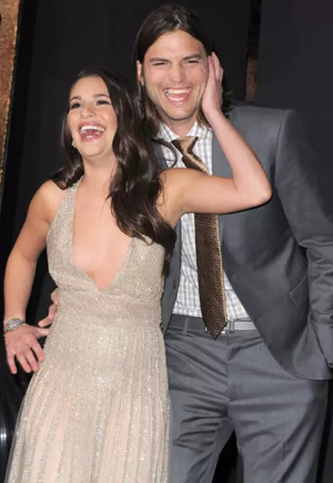 Ashton Kutcher si Lea Michele s-au distrat copios la premiera filmului "New Year's Eve"