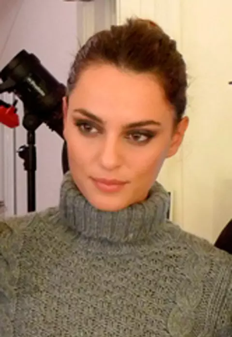 Catrinel Menghia sosita in tara pentru un proiect special