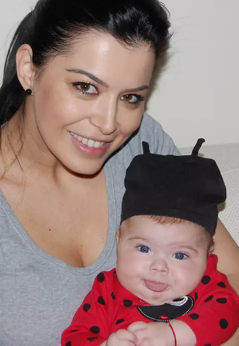 Simona Patruleasa, primele sarbatori alaturi de fetita ei!