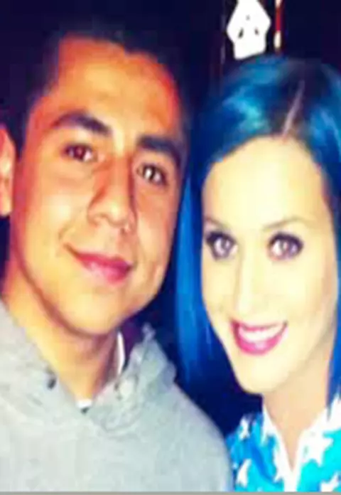 Katy Perry si-a vopsit parul albastru: VIDEO