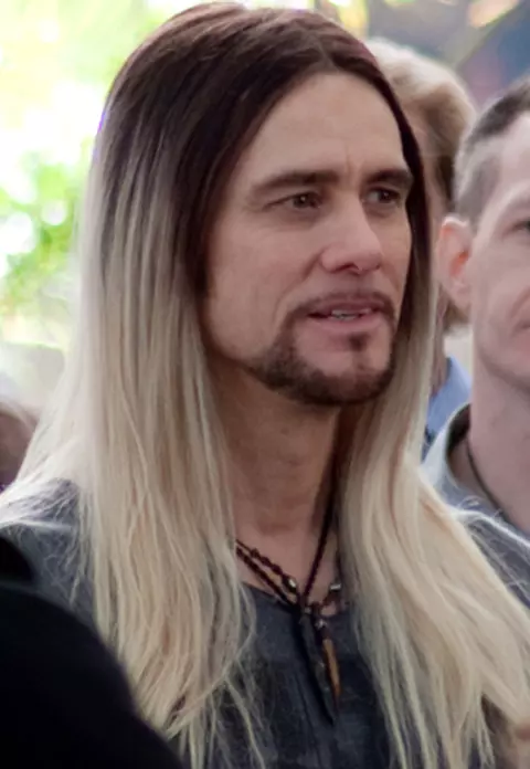 Jim Carrey si-a schimbat lookul