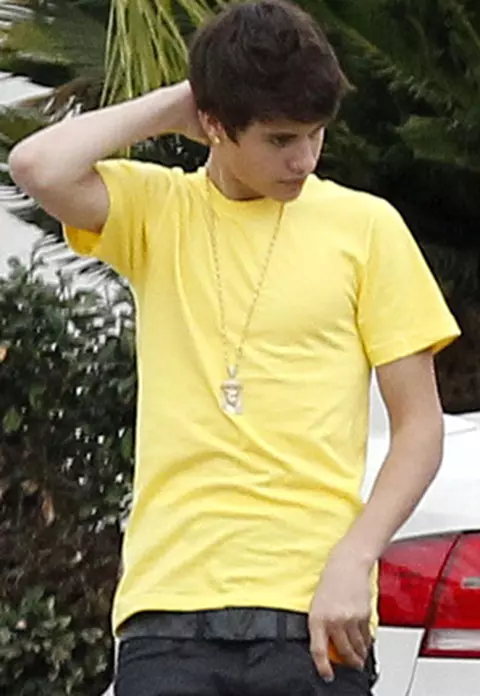 Ce parere ai despre noua culoare de par a lui Justin Bieber?