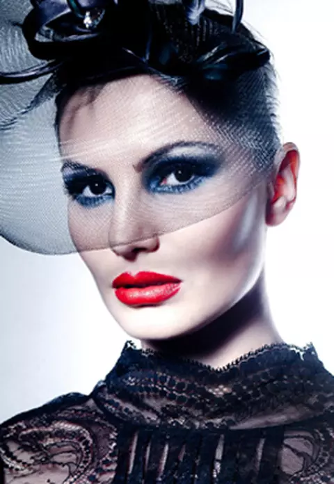Reginele frumusetii, modele internationale: Miss Romania 2011 pozeaza la Milano