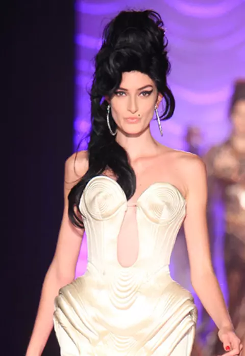 Jean Paul Gaultier  - show inspirat de Amy Winehouse