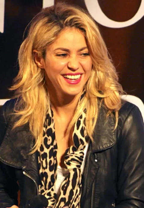 Shakira devine Cavaler al Ordinului Artelor si Literelor