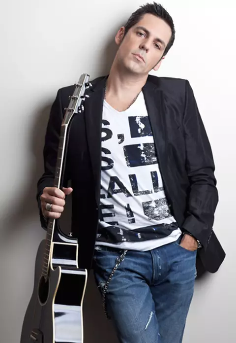 Stefan Banica lanseaza cel mai nou single al sau, ’Cantec pentru Violeta”