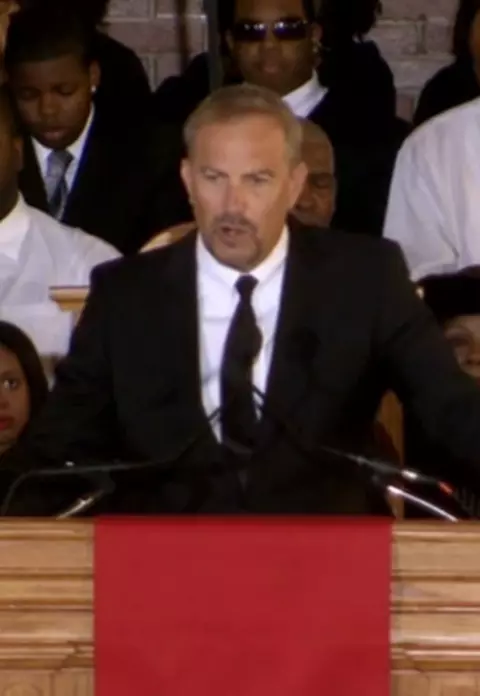 Inmormantarea lui Whitney Houston: Kevin Costner, Clive Davis, Stevie Wonder si Alicia Keys si-au adus omagiile