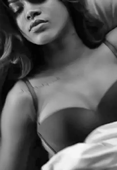 Rihanna - ultrasexy in noul videoclip Armani Jeans