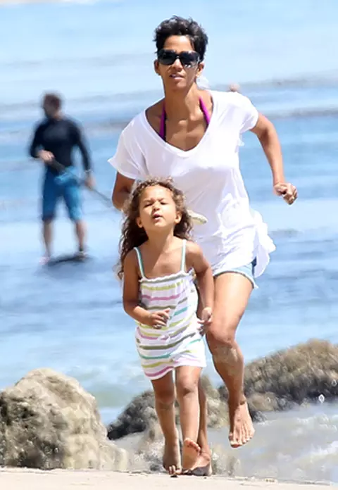 Halle Berry si Olivier Martinez se bucura de razele soarelui