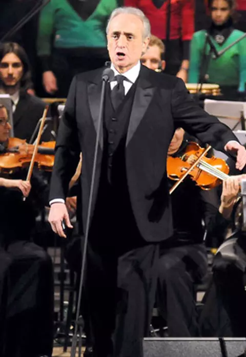 Jose Carreras doreste sa aiba in cabina pian, flori si oglinzi!